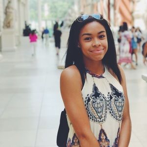 Meet your Posher, Dominique